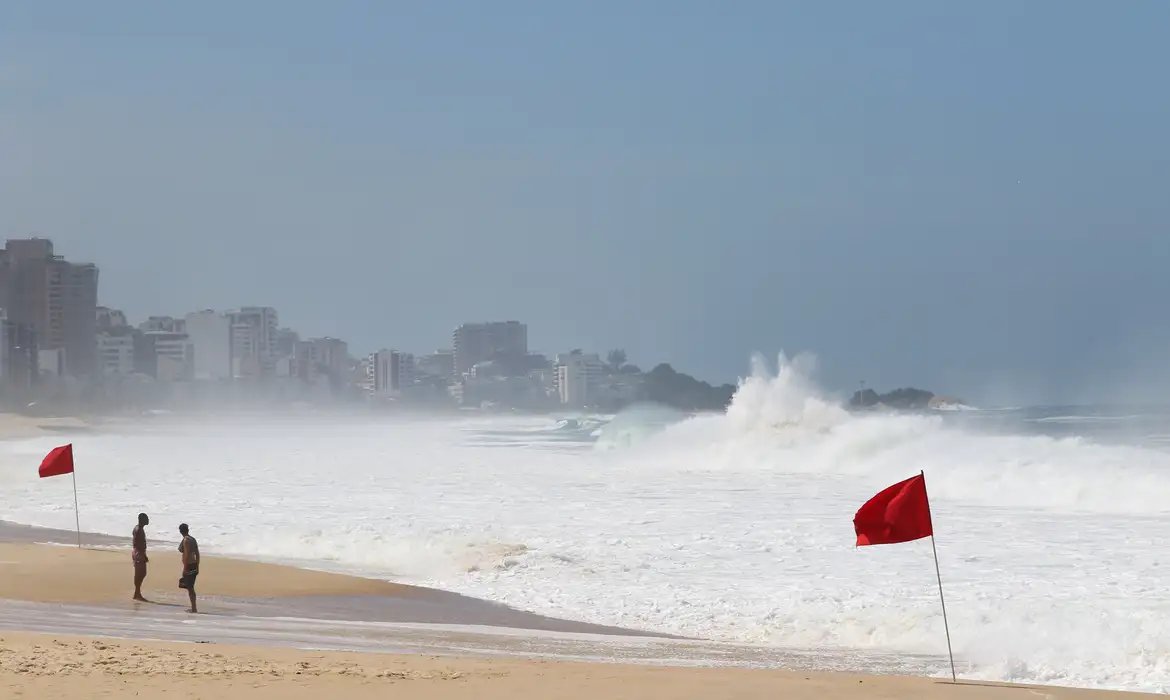 Rio tem novo alerta de ressaca neste fim de semana