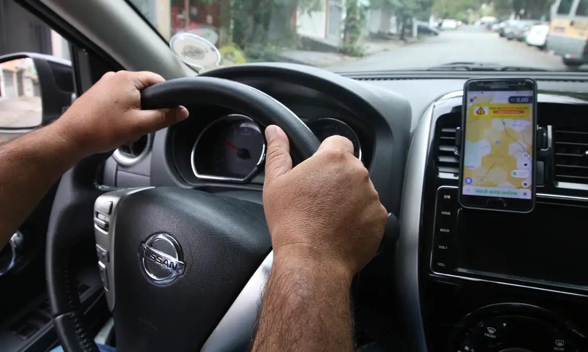 Motorista de aplicativo fica mais vulnerável a endividamentos