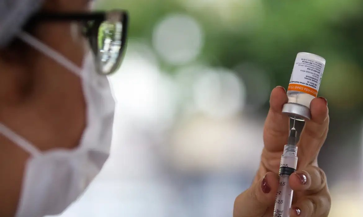 Vacinas contra covid-19 serão atualizadas contra novas variantes