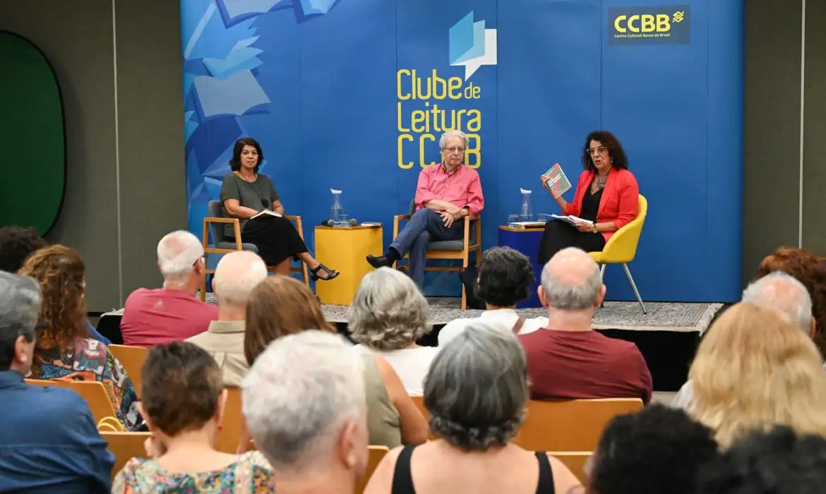 Um reencontro com a literatura: clubes do leitura crescem pelo país