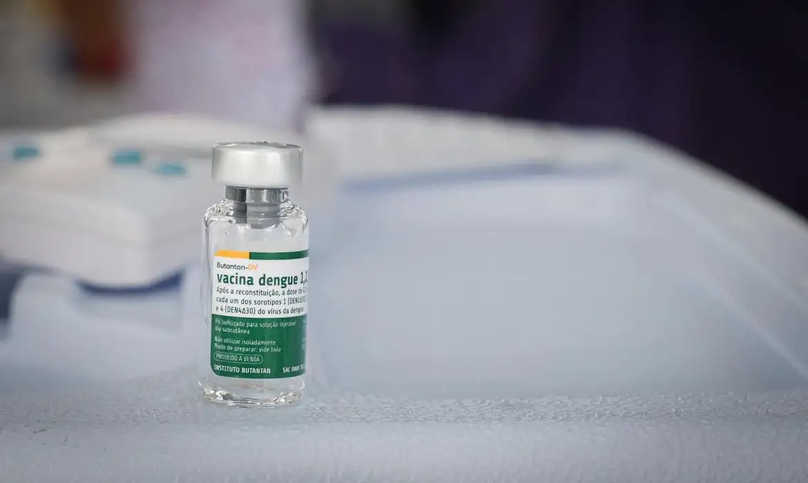 Butantan mantém estudo sobre vacina da dengue em idosos