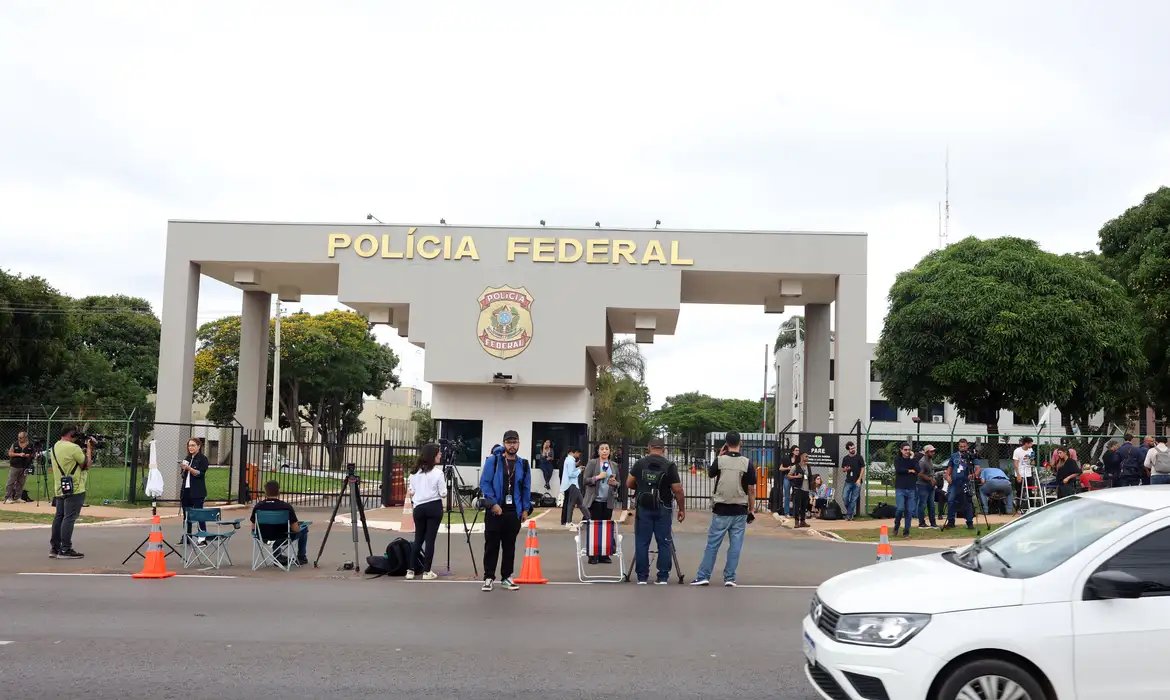 Defesa de Bolsonaro pede autorização para realizar exame na prisão