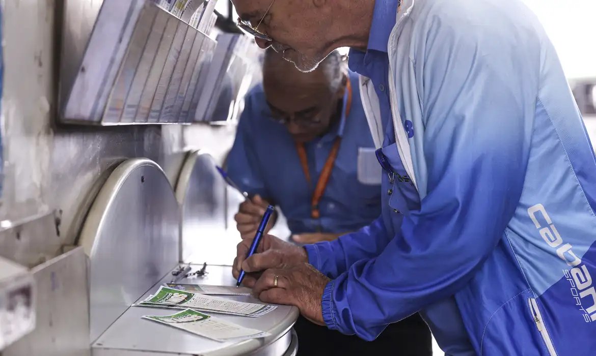 Mega-Sena acumula para R$ 16 milhões; veja números sorteados