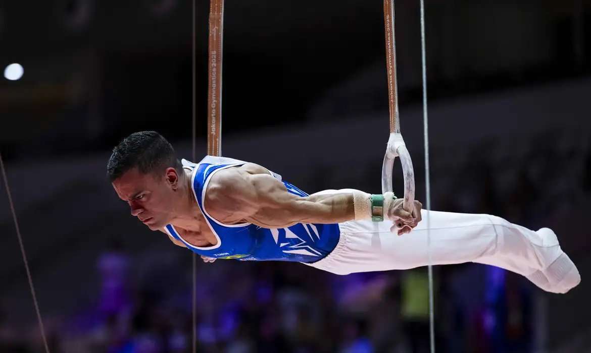 Caio Souza fica no top 10 do individual geral do Mundial de Ginástica 