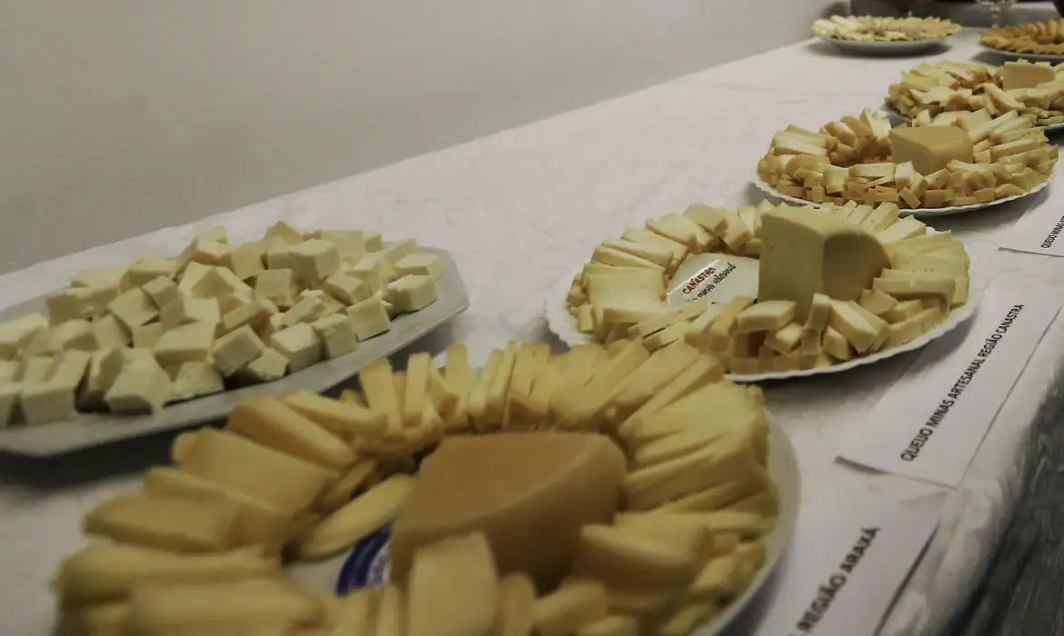 Brasil começa a importar queijo mais barato após acordo Mercosul–UE