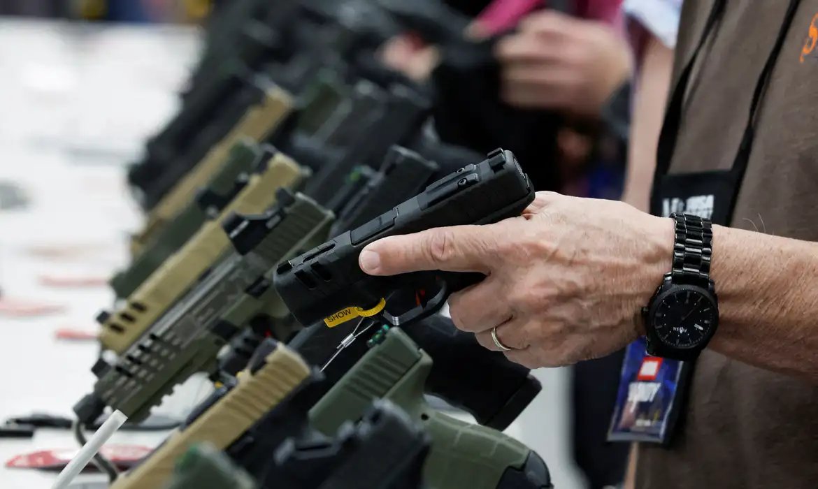 Ações pró-armas de Trump devem favorecer facções criminosas no Brasil