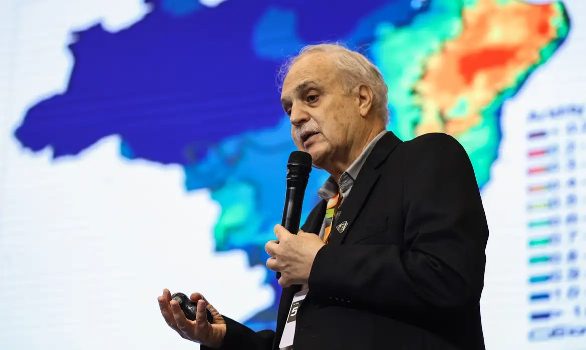 Papa Leão XIV nomeia climatologista brasileiro para conselho da Igreja