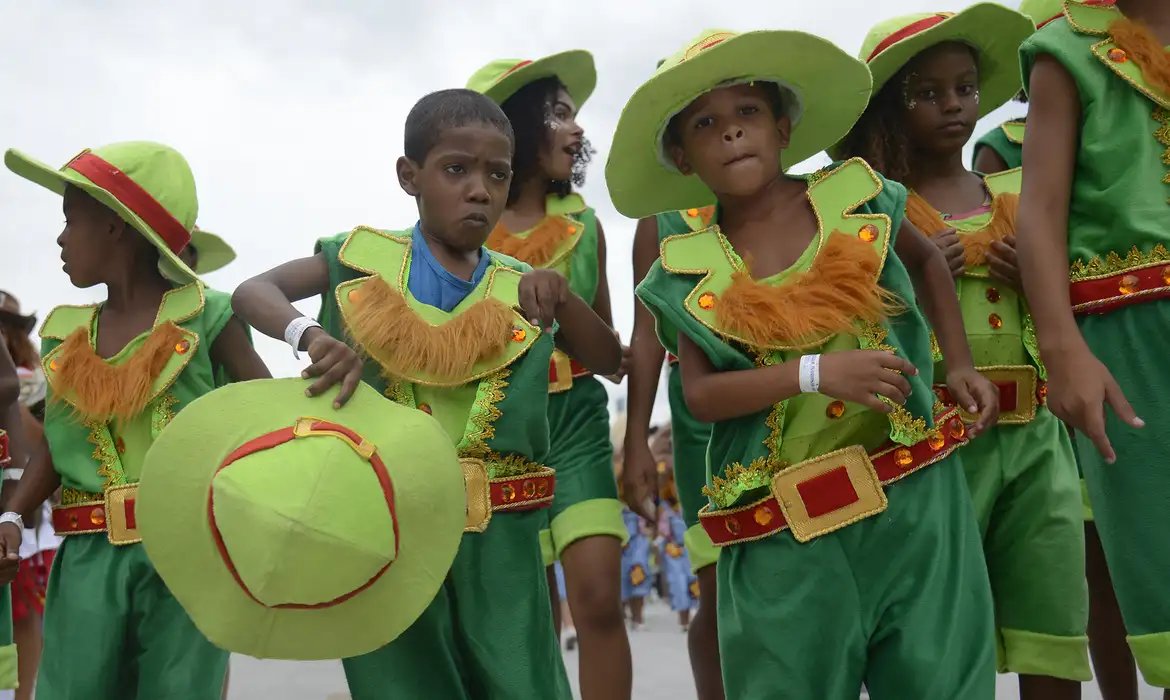 Escolas de samba mirins desfilam nesta sexta na Marquês de Sapucaí