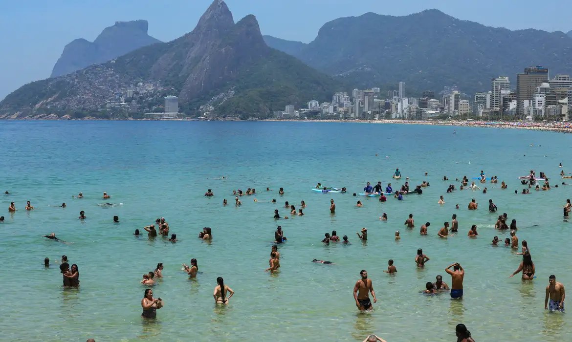 Frente fria ameniza calor e provoca chuvas em quase todo o Brasil