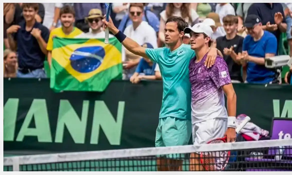 João Fonseca fica com o vice na chave de duplas do ATP 500 de Halle