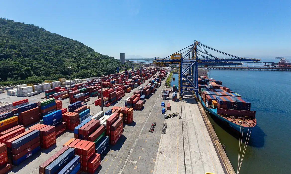 Balança comercial tem o segundo maior superávit para meses de outubro