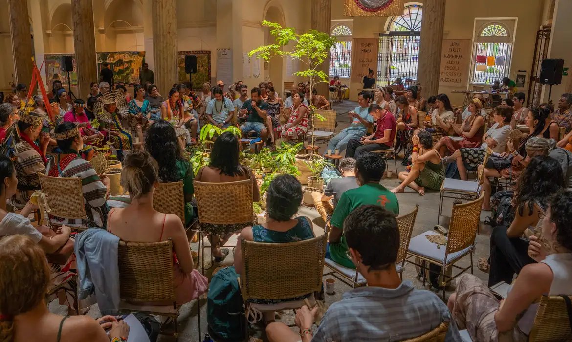 Mostra em SP celebra arte e modo de aprender indígenas