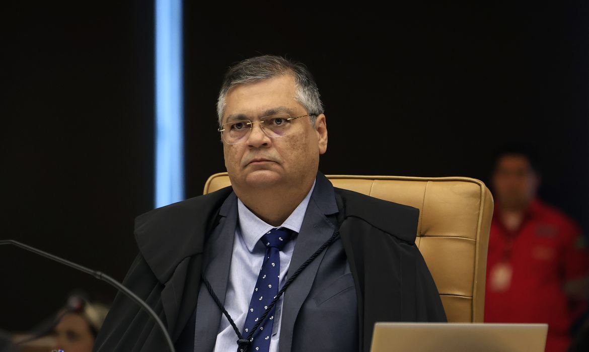 Flávio Dino autoriza novo inquérito da PF para investigar Lulinha