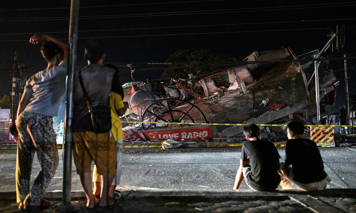 Terremoto de magnitude 7,8 atinge sul das Filipinas