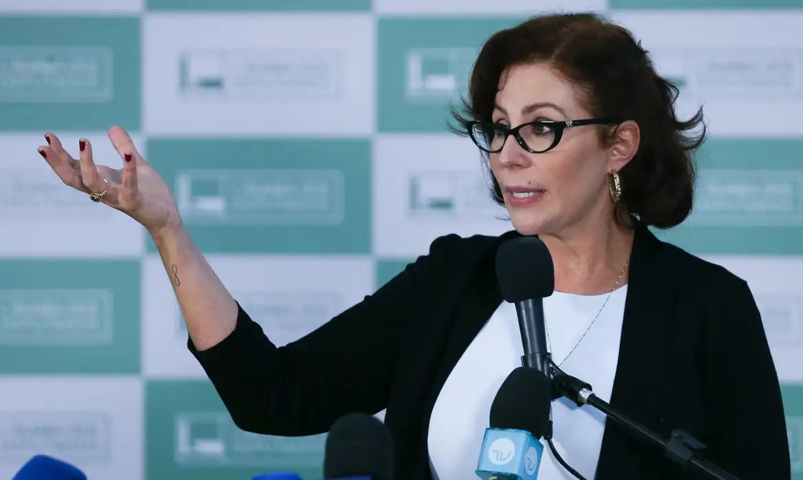 Carla Zambelli renuncia ao mandato; Câmara dará posse ao suplente 