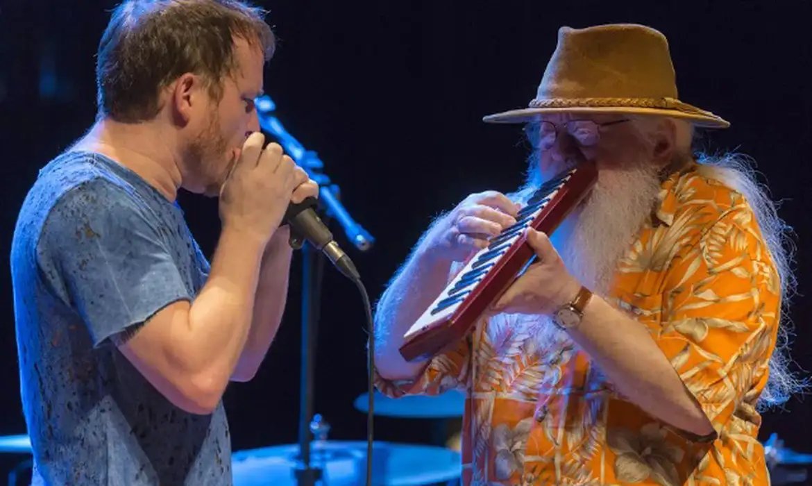 Álbum reúne releituras de Hermeto Pascoal e inéditas em sua homenagem