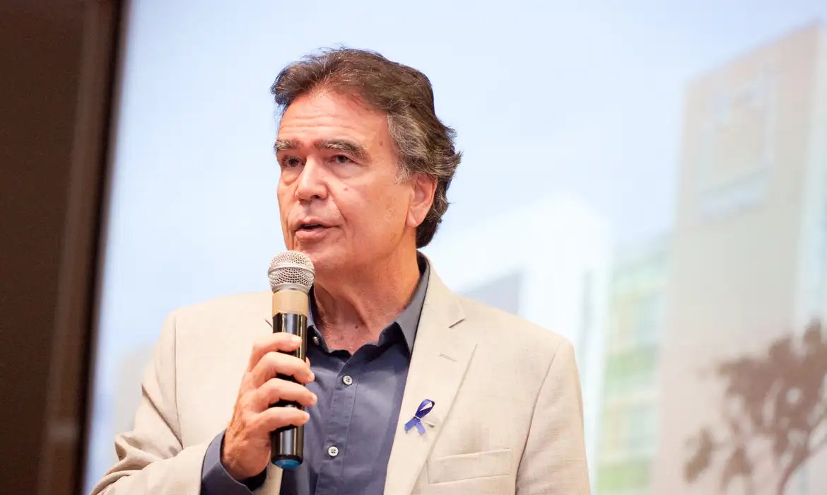 Questão central do câncer é prevenir casos, diz ex-ministro Temporão