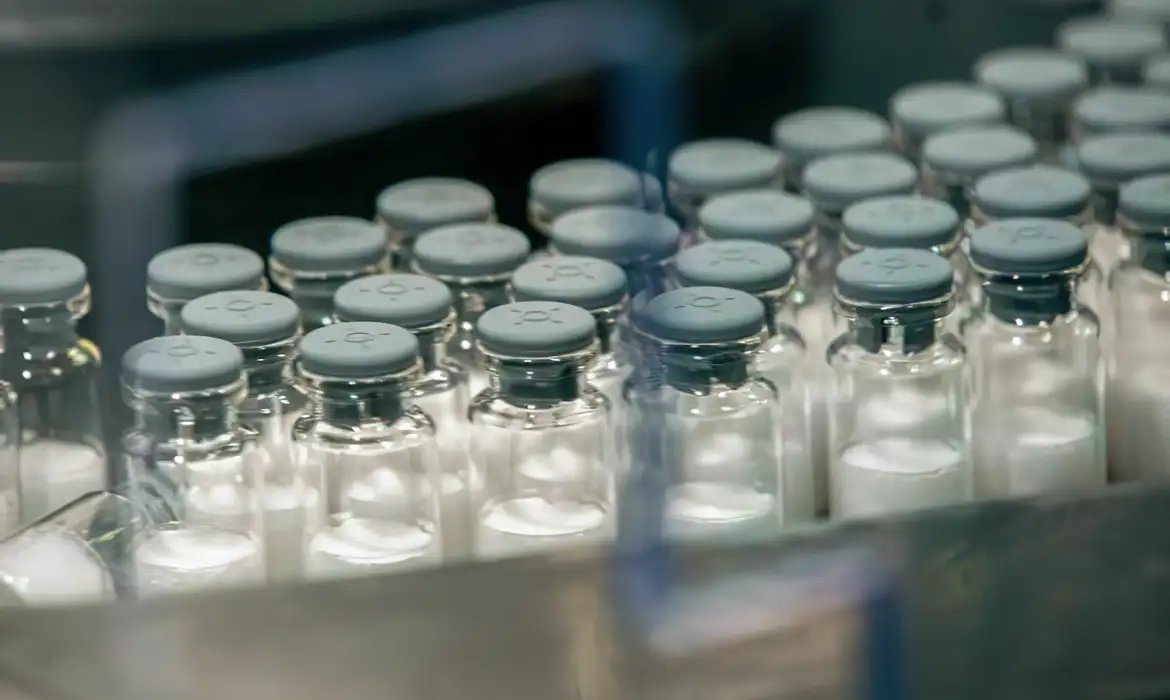 Anvisa assina termo de compromisso para a vacina da dengue do Butantan