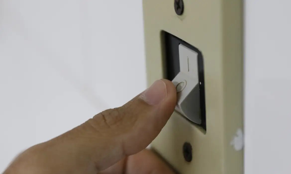 Equatorial convoca 1,45 milhão para garantir isenção na conta de luz