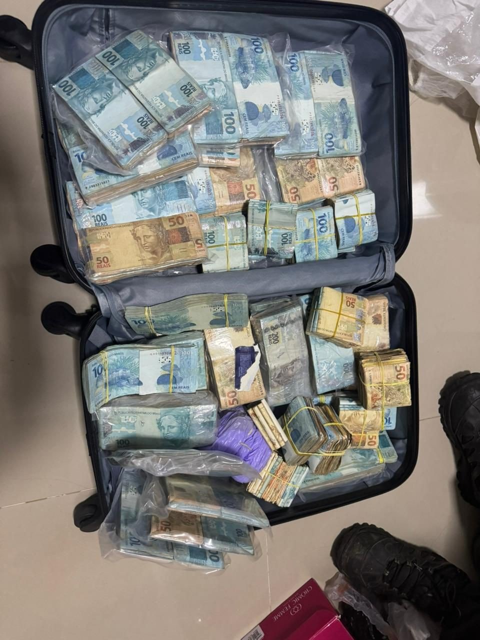 Mais de R$ 600 mil em espécie são achados em apartamento de baixo padrão durante operação em MT