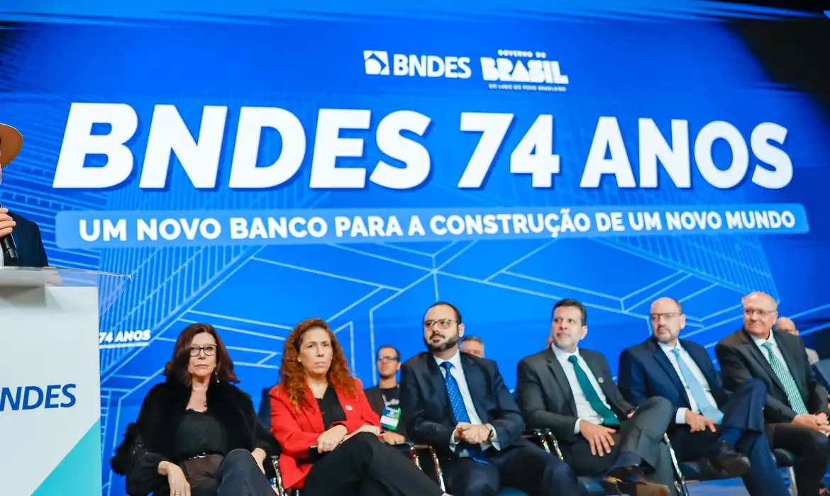 Confiança dos técnicos impulsiona bons resultados do BNDES, diz Lula