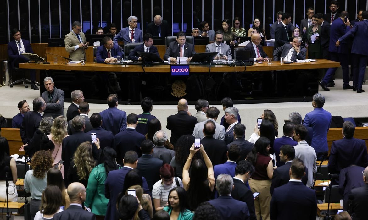 Alcolumbre marca votação da PEC pelo fim da 6x1 para quarta-feira