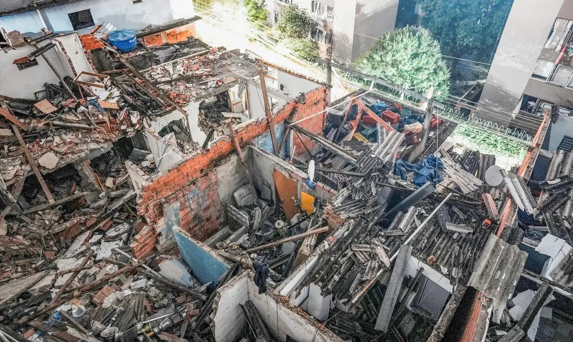 Casas começam a ser demolidas após explosão em São Paulo