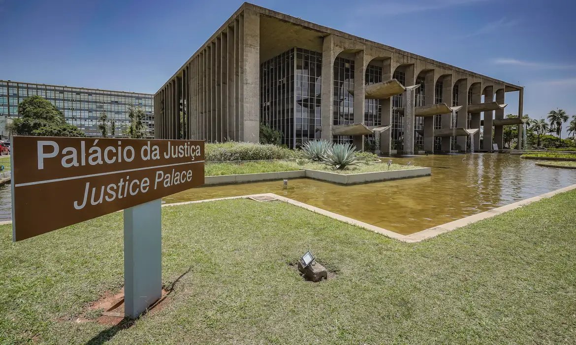 Foragidos da justiça mais procurados têm foto estampada em novo site 