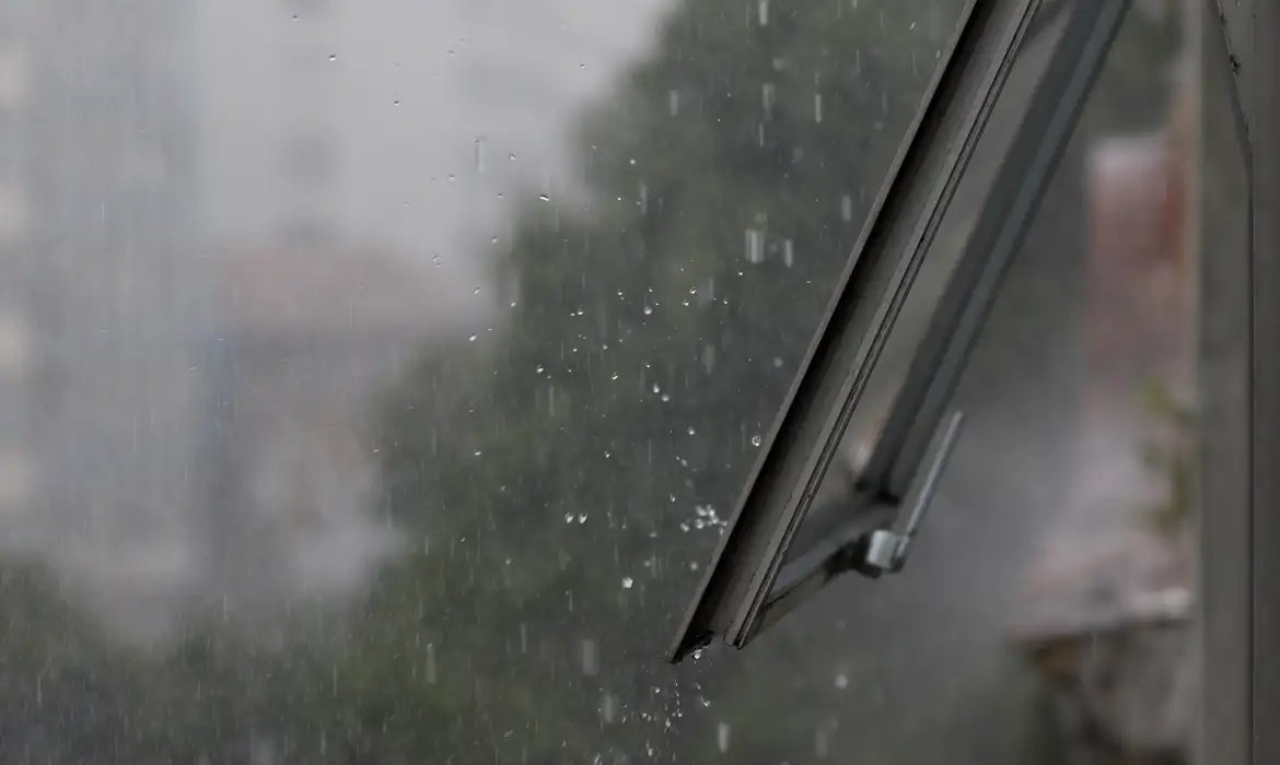 Meteorologia prevê chuva de granizo neste fim de semana na Região Sul