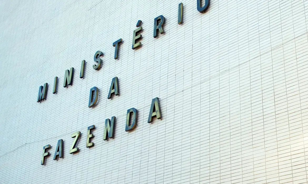 Fazenda eleva para 4,5% estimativa de inflação com guerra e petróleo