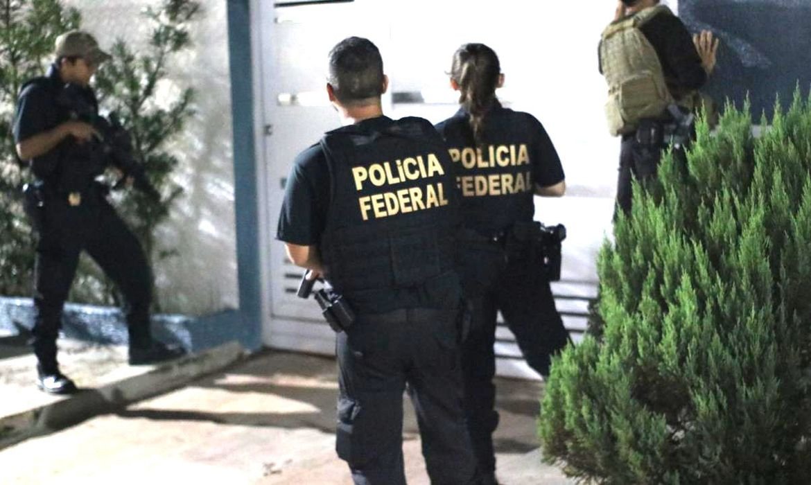 PF prende 44 pessoas por abuso sexual de crianças e adolescentes