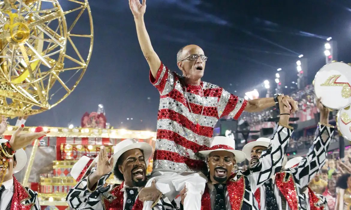 Desfile das campeãs celebra hoje o carnaval do Rio