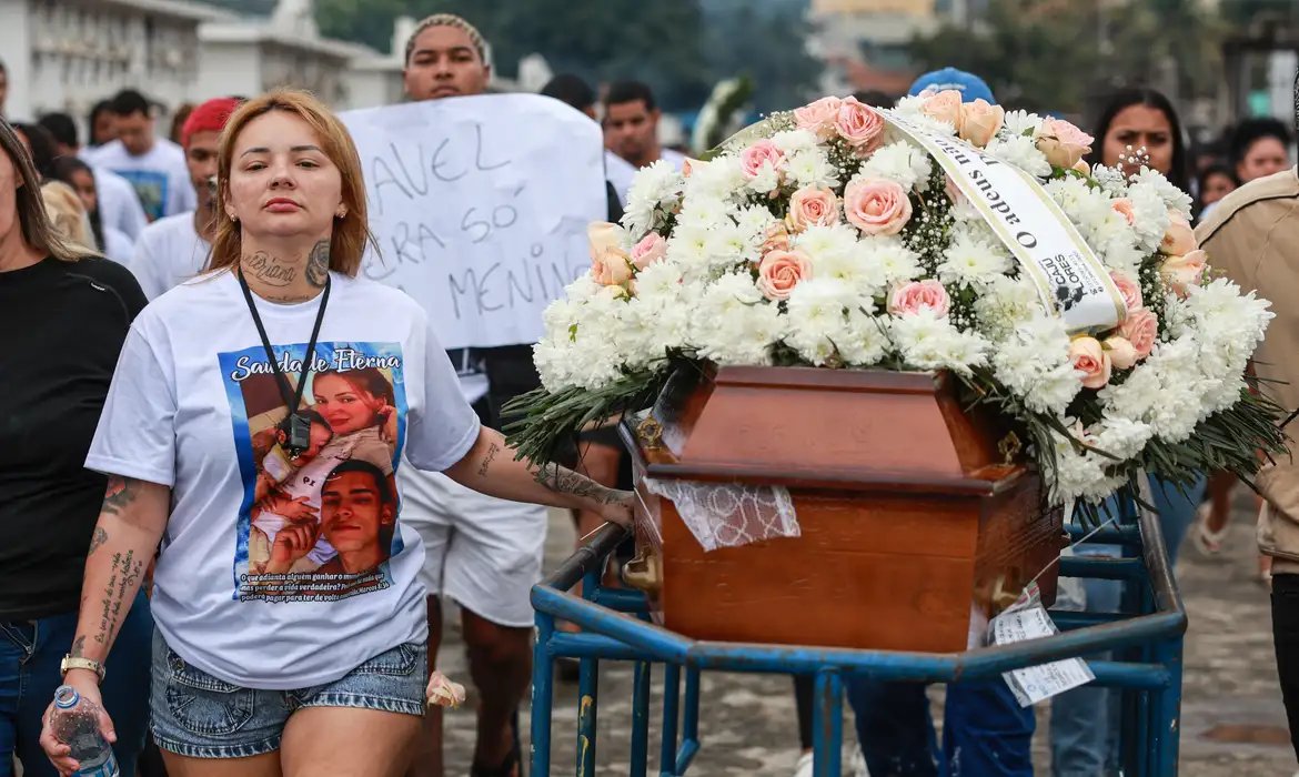 Últimos corpos de pessoas assassinadas em operação no Rio deixam o IML