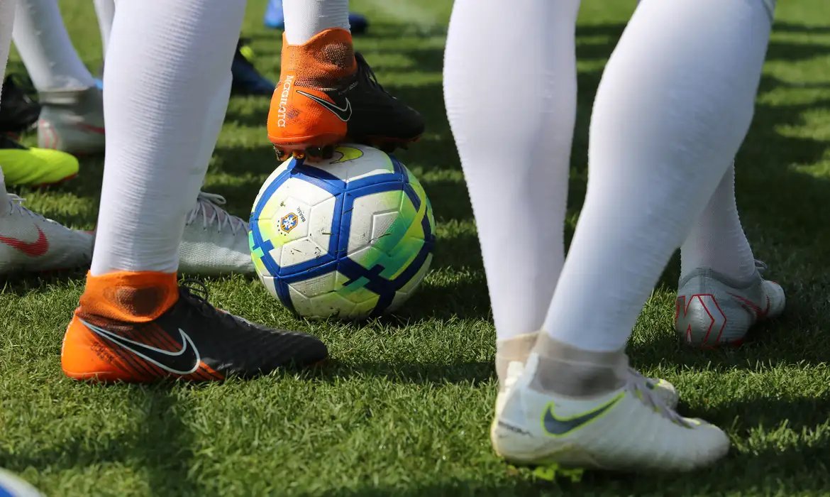 Grupo é investigado por desviar FGTS de jogadores de futebol
