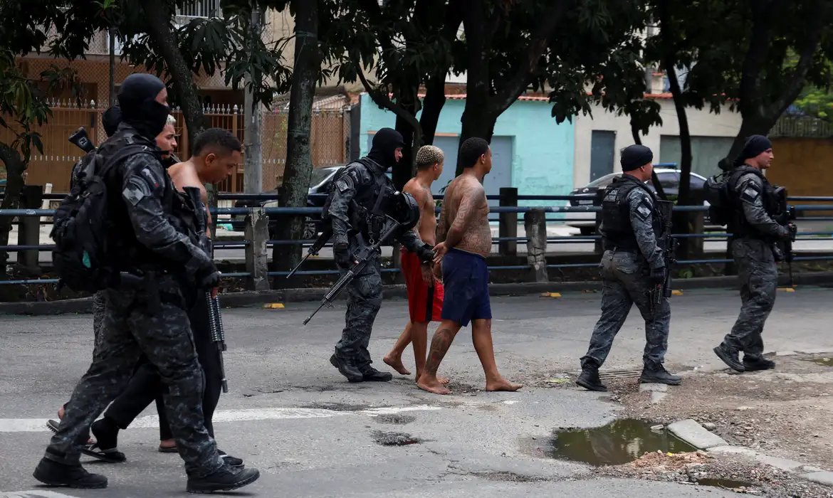 Governo do RJ deverá adquirir câmeras para policiais em março de 2027 