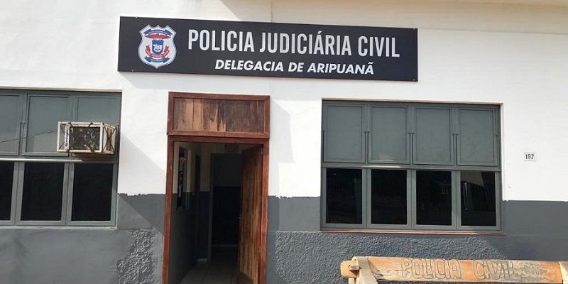 Companheiro mata mulher a tiros dentro de casa e foge com as filhas em MT
