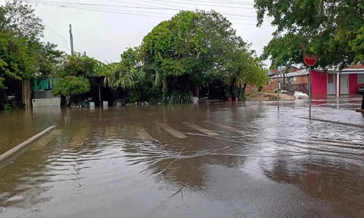 Temporal no RS deixa desalojados e provoca danos em 19 cidades