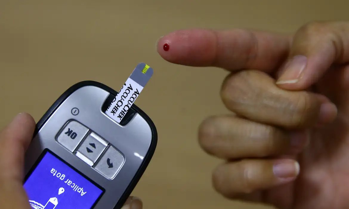 Brasileiros com diabetes defendem uso de tecnologias no tratamento