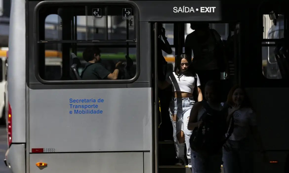 Ônibus urbanos do Rio terão orientações de combate ao assédio 
