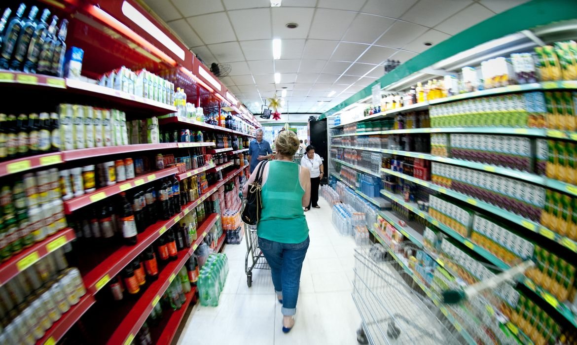 Cesta básica ficou mais barata em 25 capitais em agosto