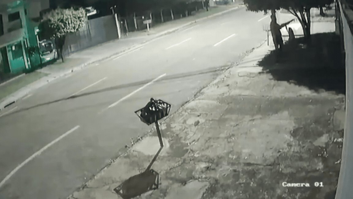 Bombeiro militar é preso após atirar em frente a casa enquanto mulher e bebê estavam no local