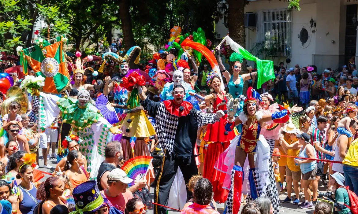 Carnaval 2026: Rio terá desfile de 56 blocos neste domingo; confira 