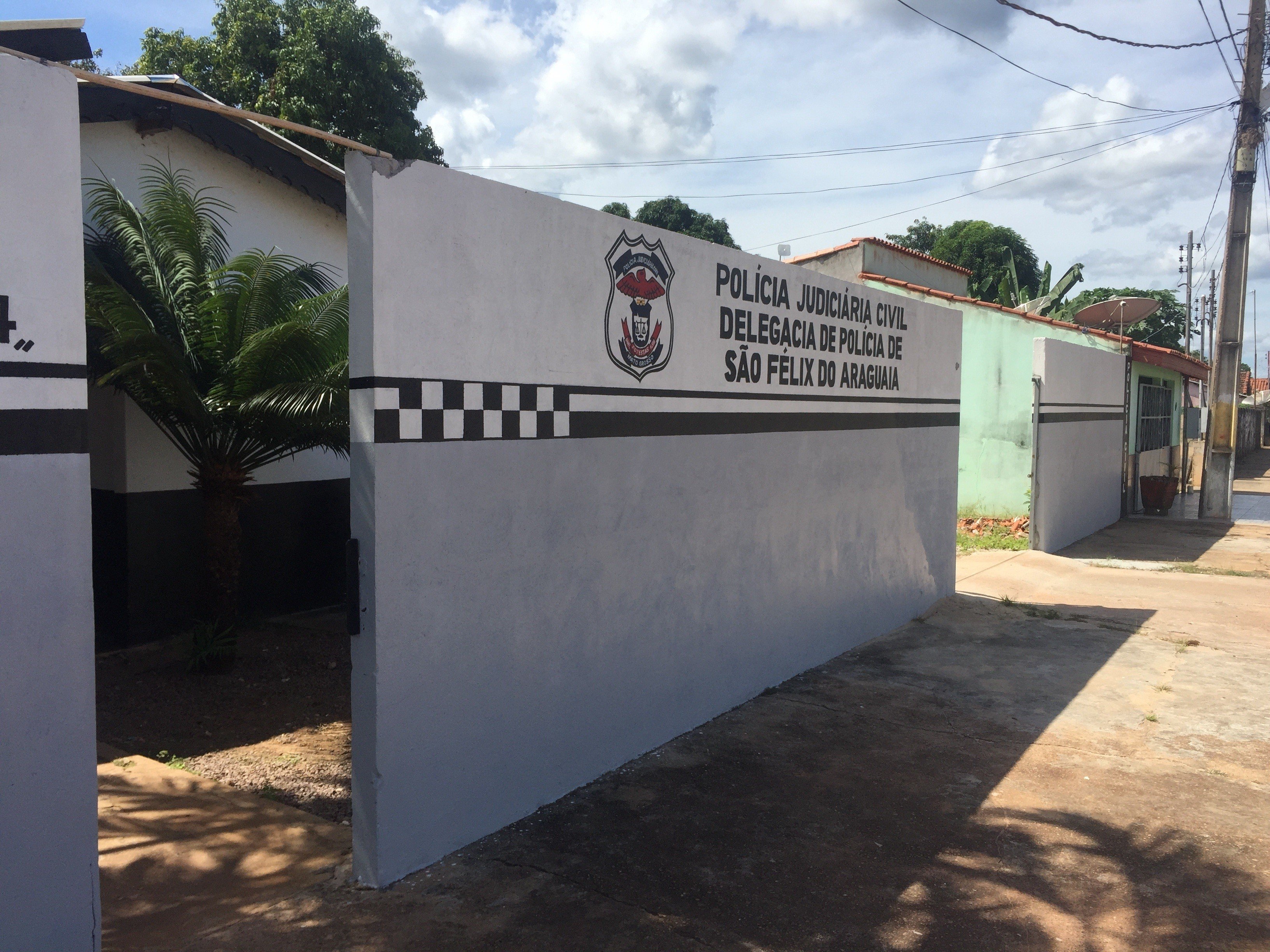 Casal invade casa e ataca dois homens com facão, foice e machadinha após briga por cachorro em MT