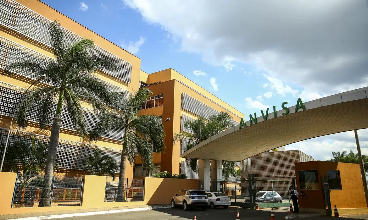 Anvisa suspende venda de energético Mister Hemp