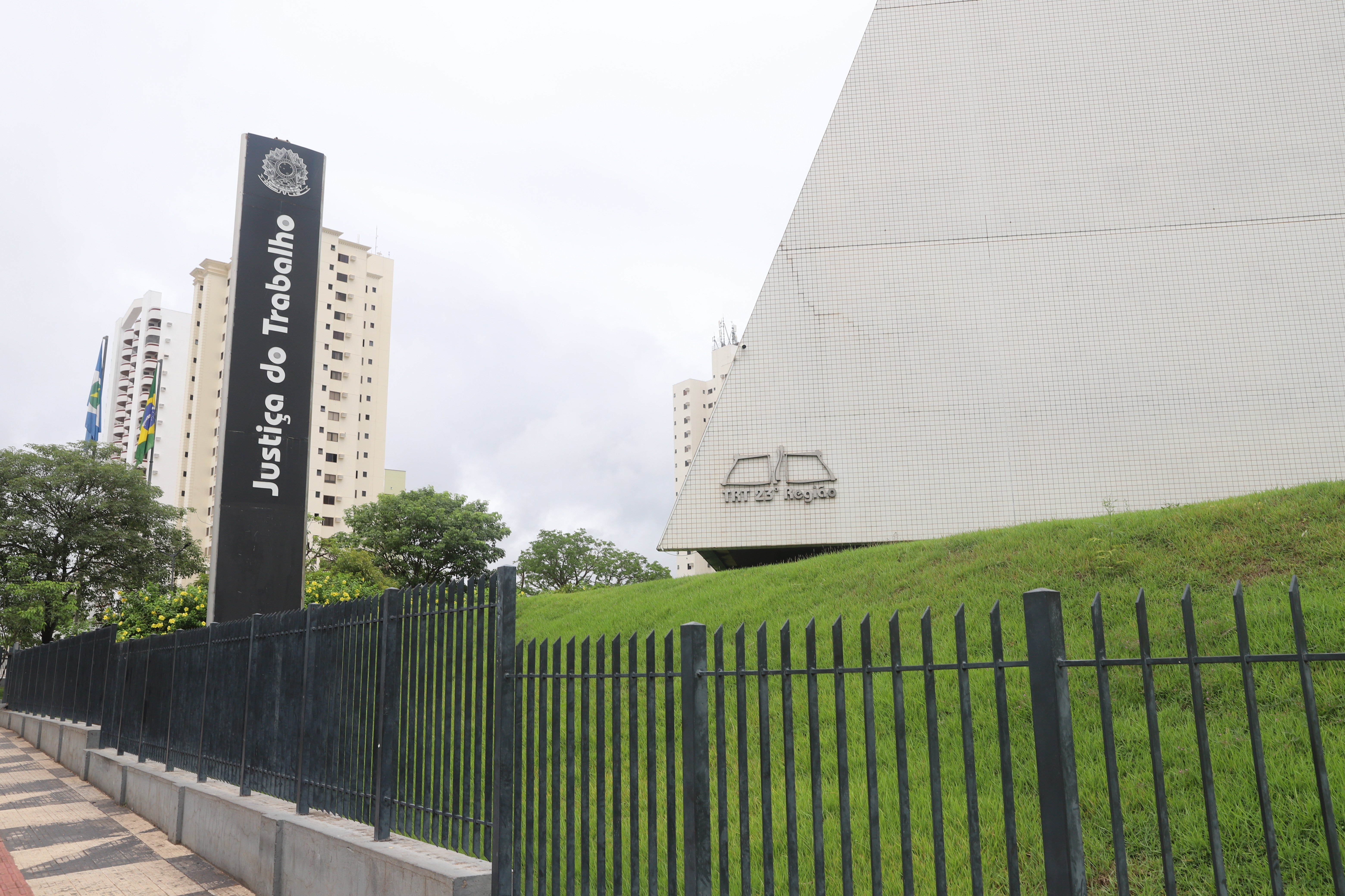 Uso de raio X em servidores prisionais de MT foi proibido por risco de radiação, diz Justiça