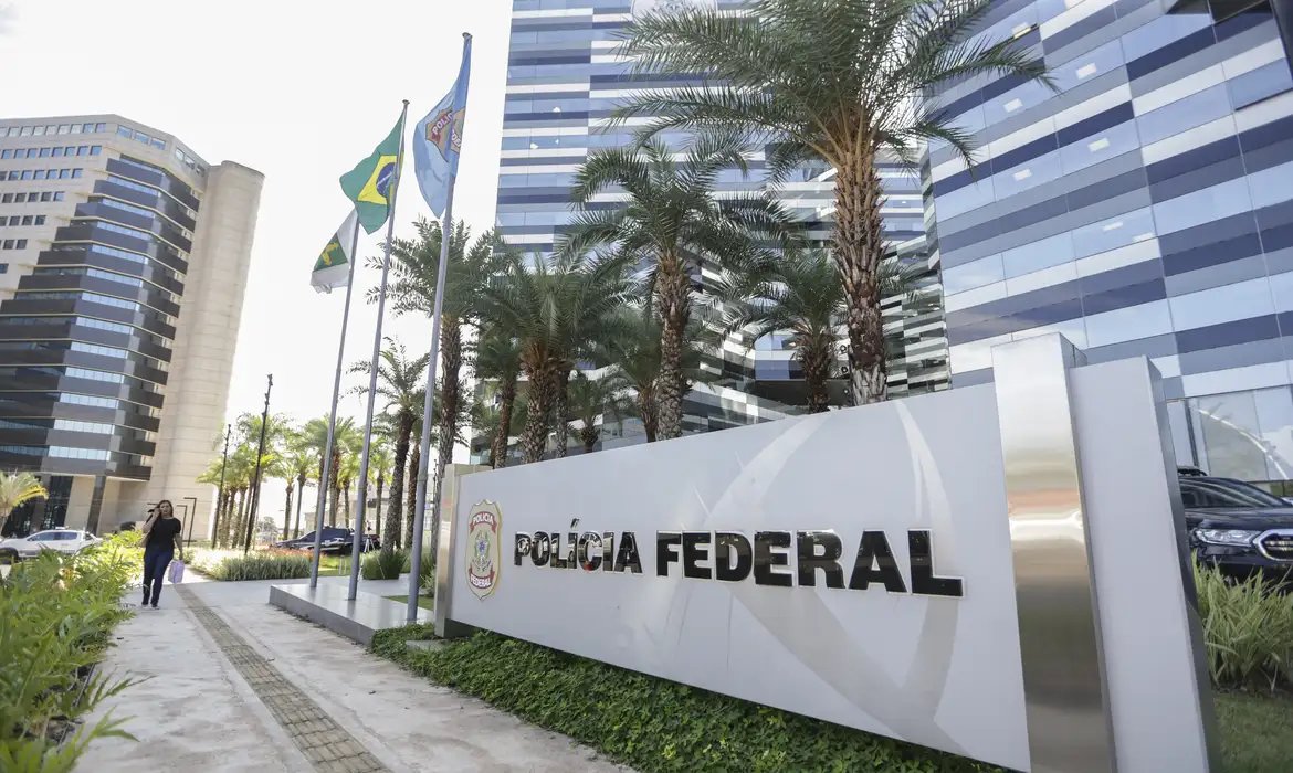 Em ação com a Interpol, PF prende em Dubai hacker do caso Banco Master