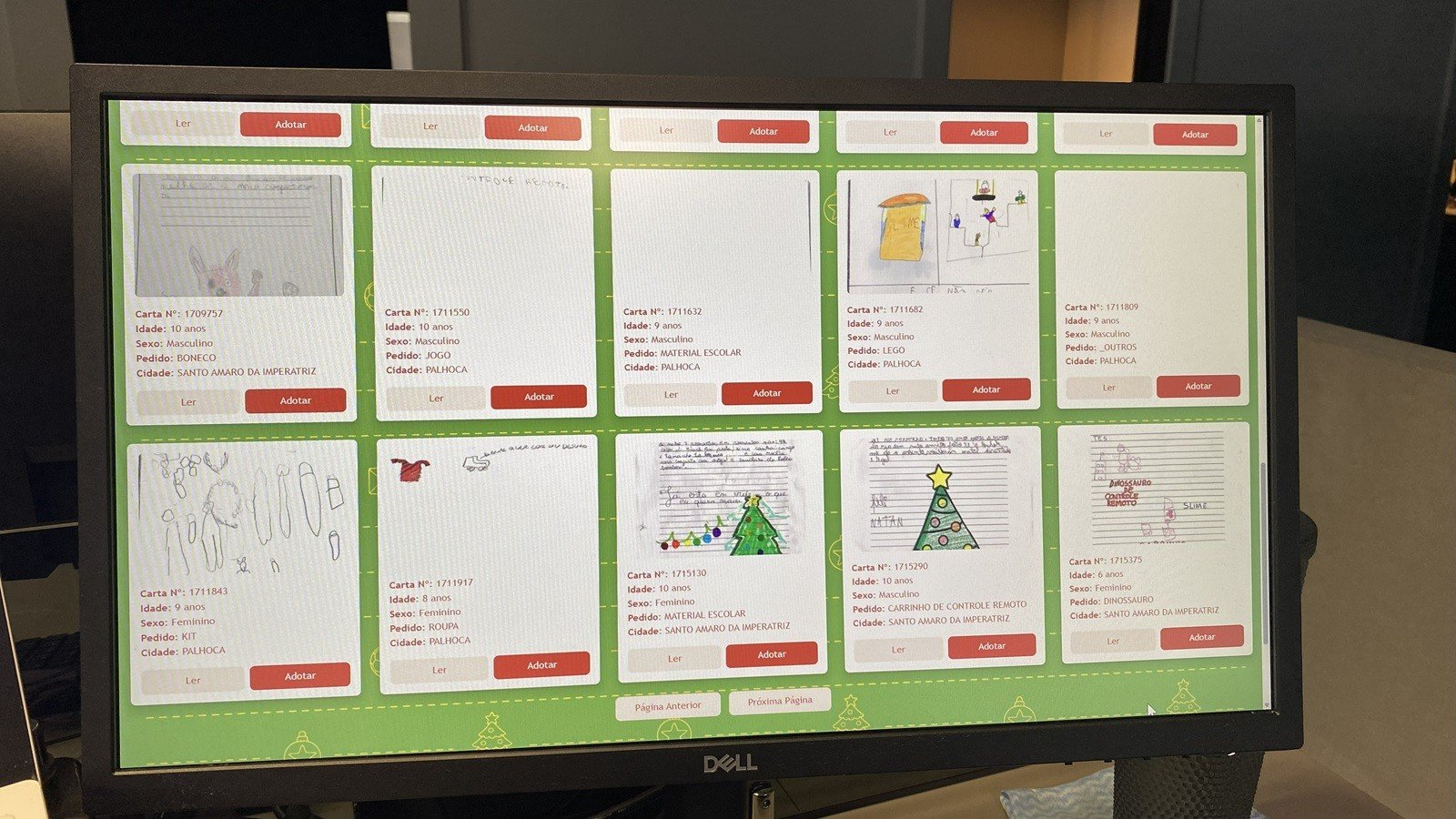 Papai Noel dos Correios em SC tem 2 mil cartinhas para adoção pela internet; saiba como