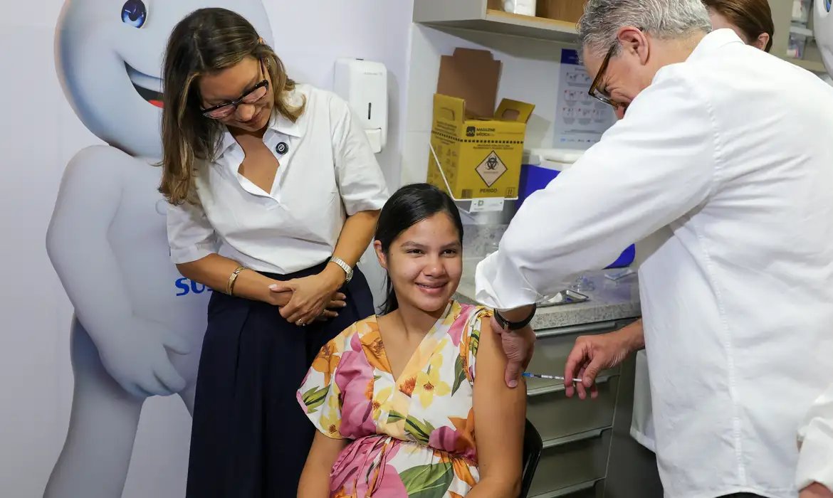Brasil vacina mais de 1 milhão de gestantes contra VSR em bebês