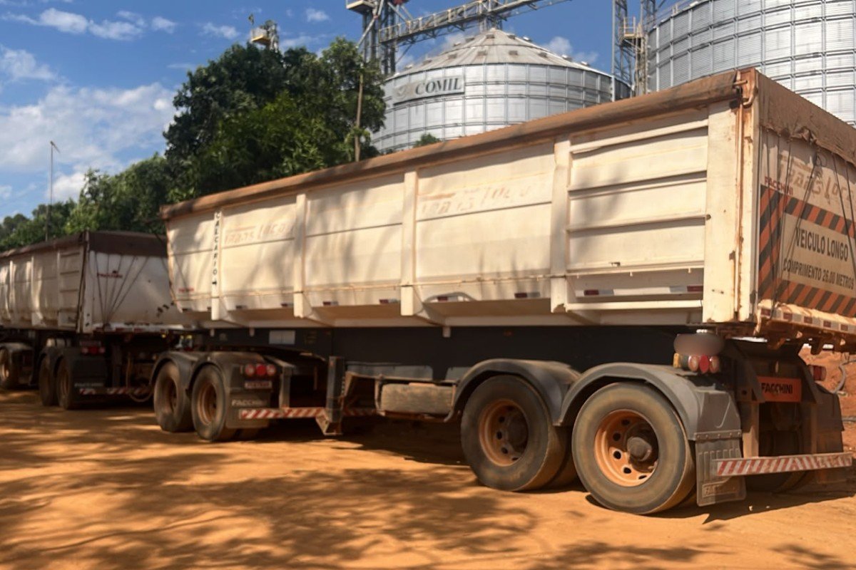 Caminhoneiro é preso suspeito de usar documento falso para carregar mais de R$100 mil em soja em MT