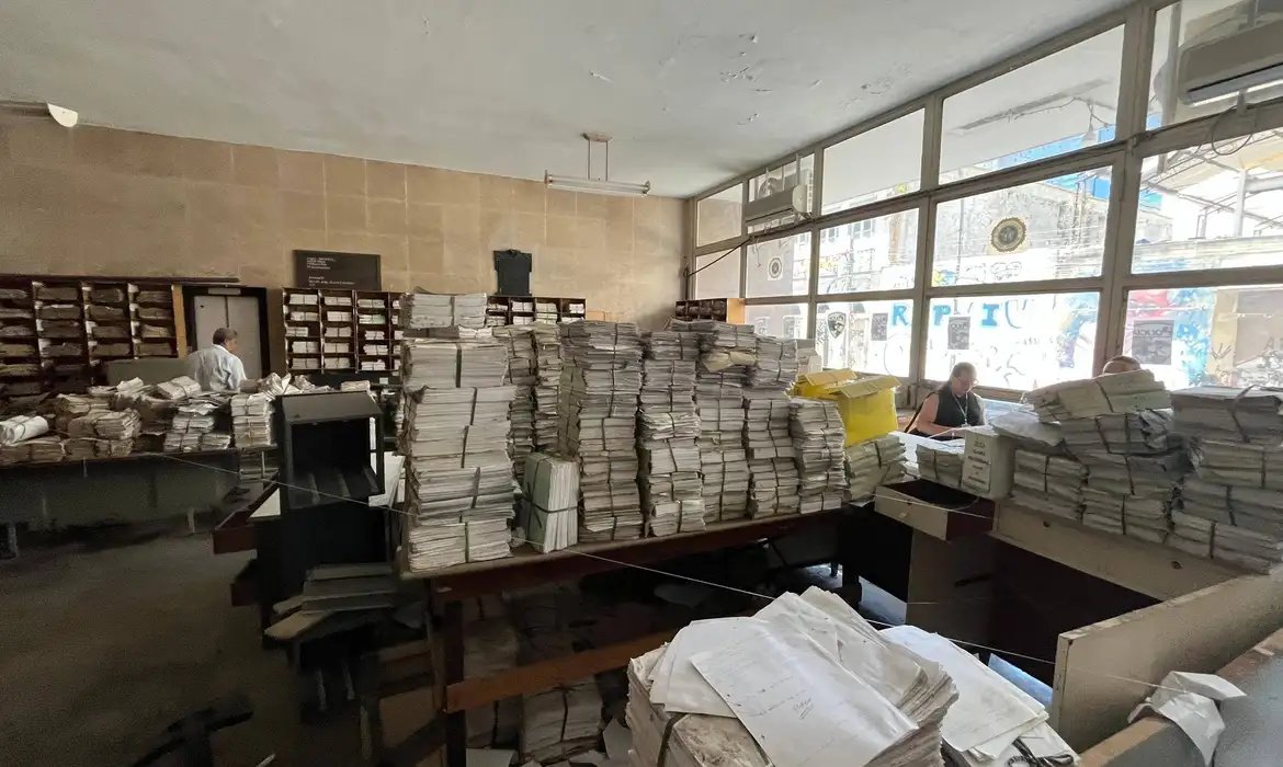 Acervo histórico do antigo IML do Rio é retirado de prédio na Lapa